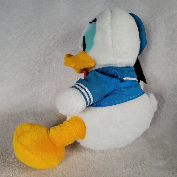 Vintage Japanese exclusive Disney's Donald Duck 15" plush toy - Picture 6 of 9